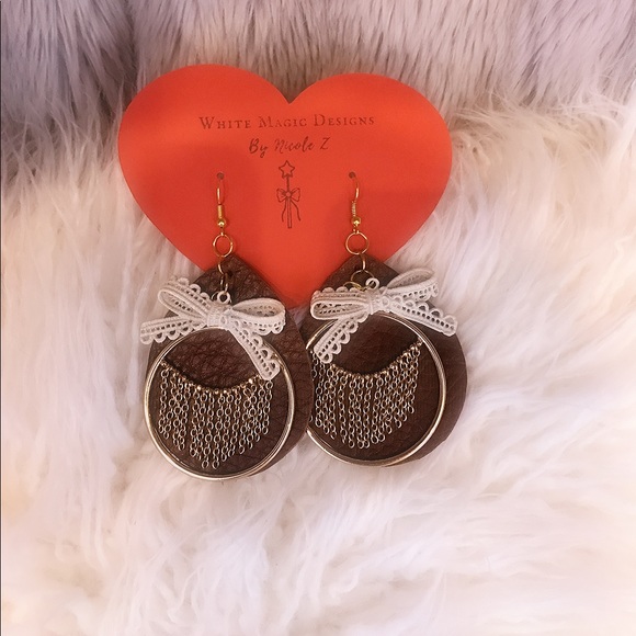 Handmade “put a bow on it” Earring - Picture 3 of 7